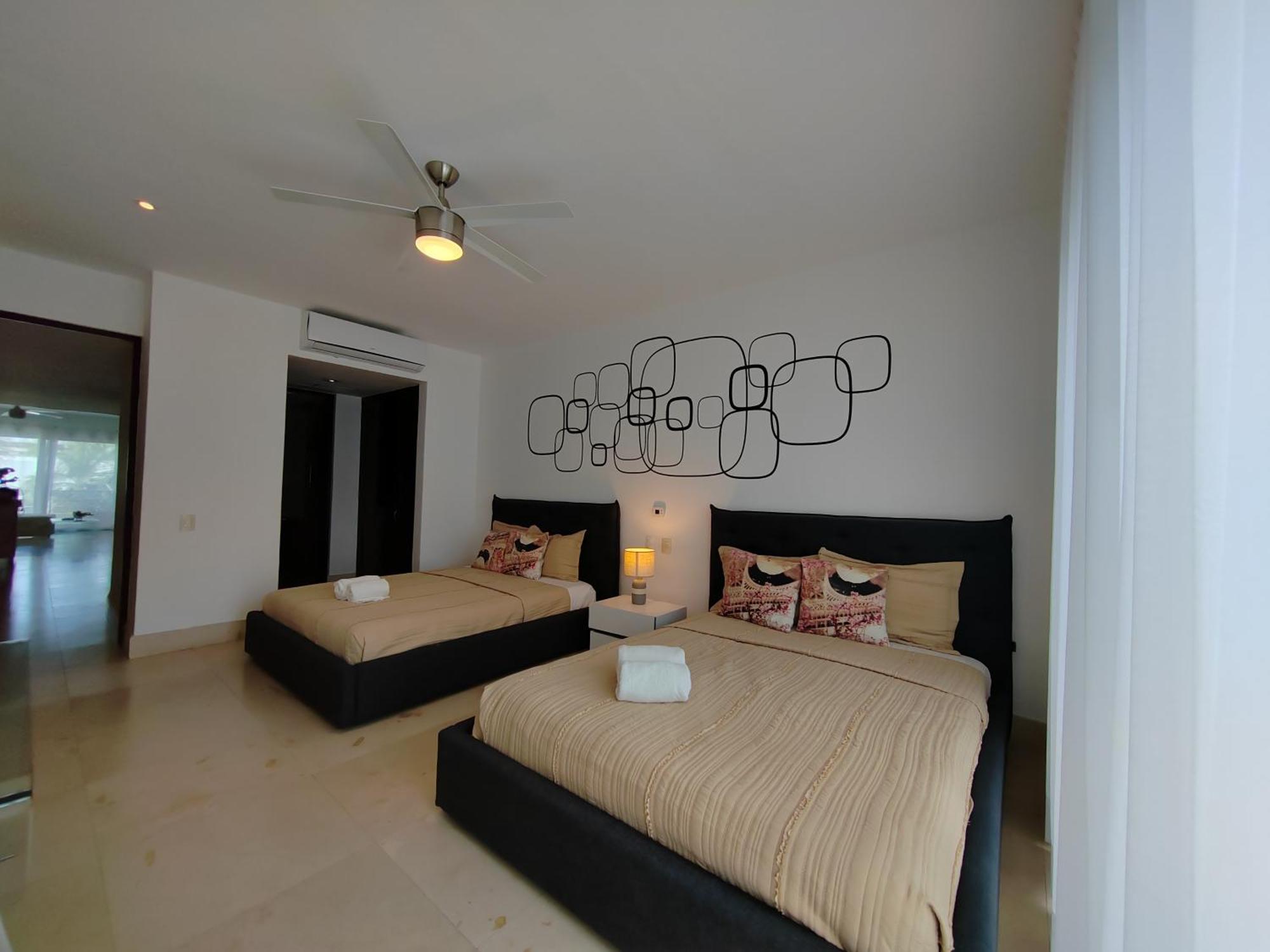 Luxurious & Central Condo In Playa Steps From The Beach Плая-дель-Кармен Экстерьер фото
