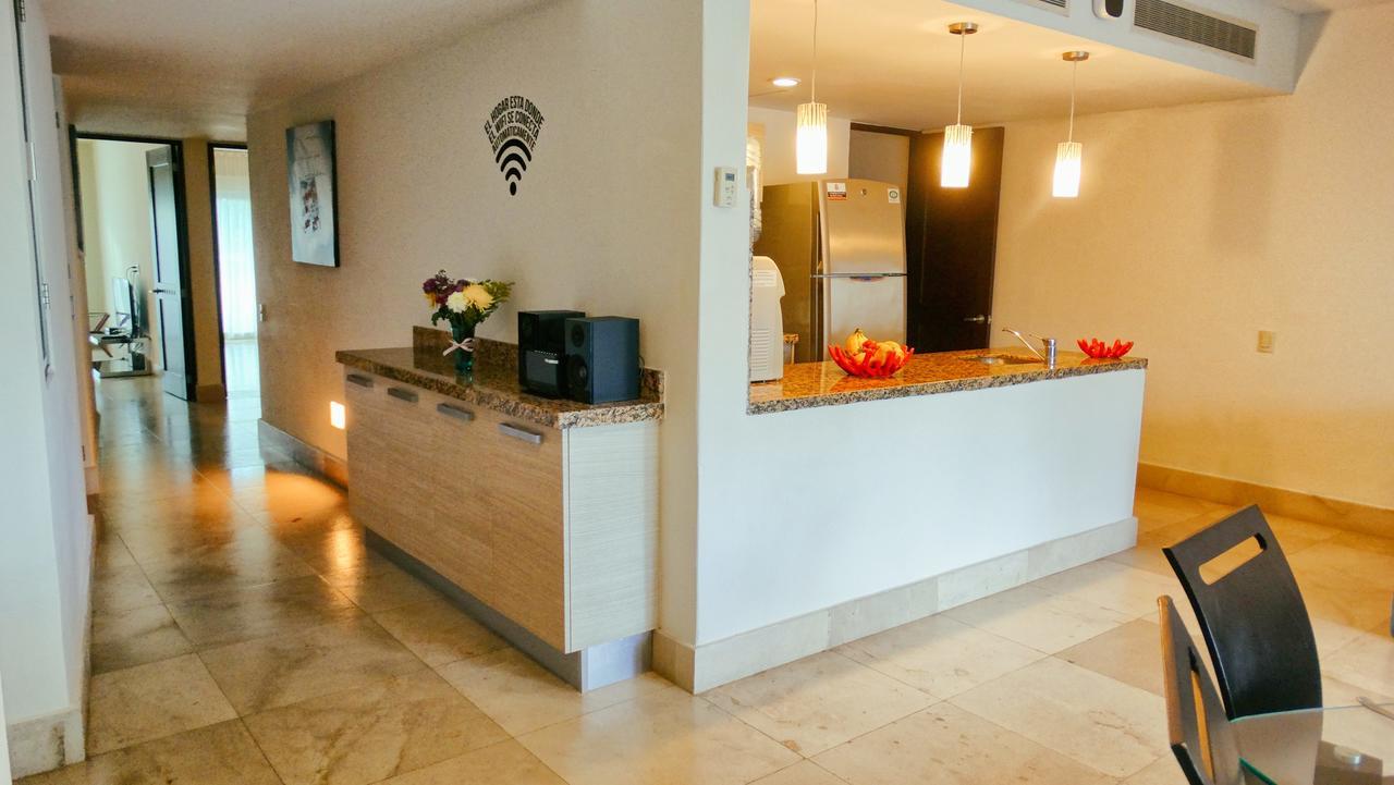 Luxurious & Central Condo In Playa Steps From The Beach Плая-дель-Кармен Экстерьер фото