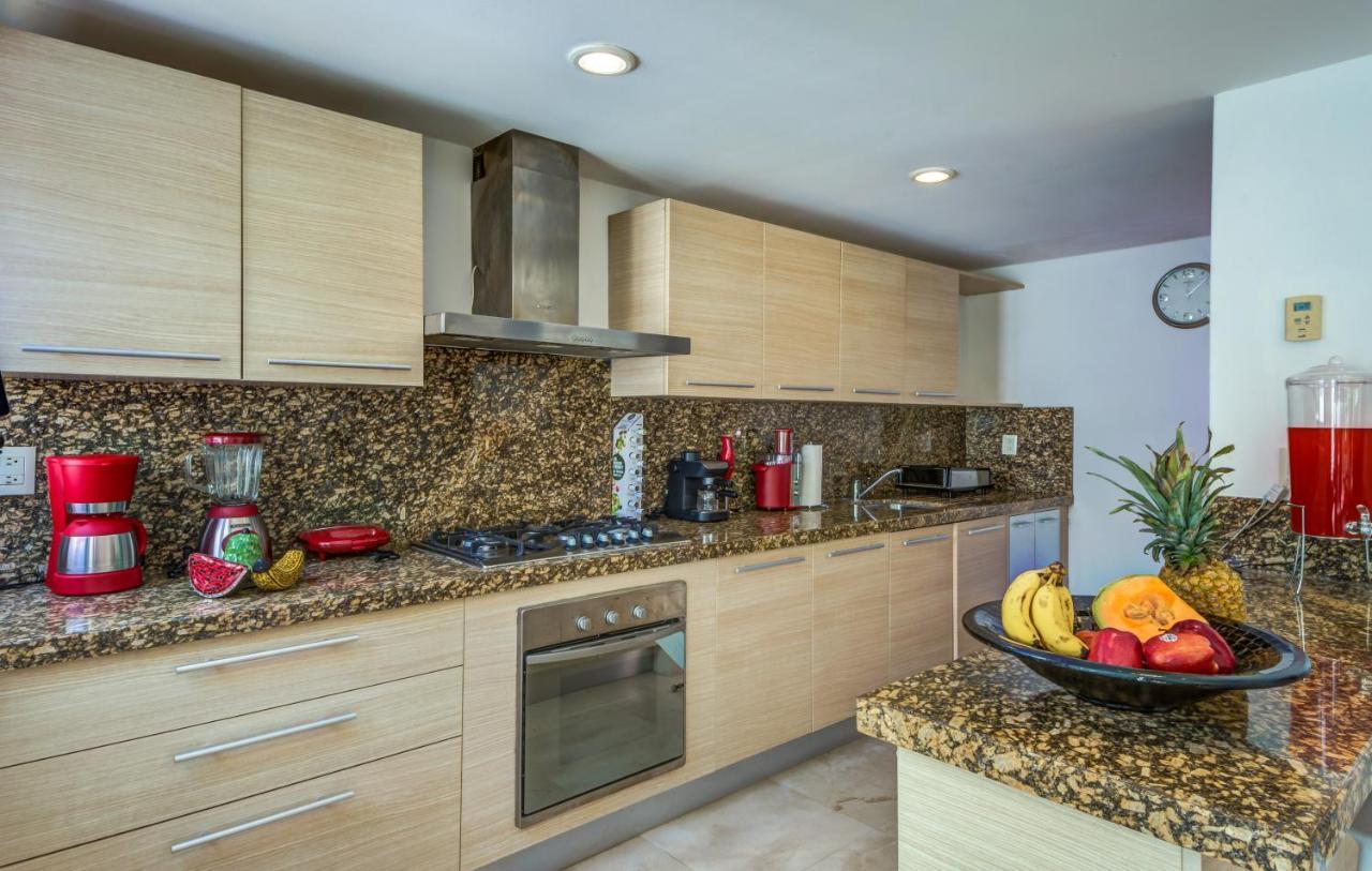 Luxurious & Central Condo In Playa Steps From The Beach Плая-дель-Кармен Экстерьер фото