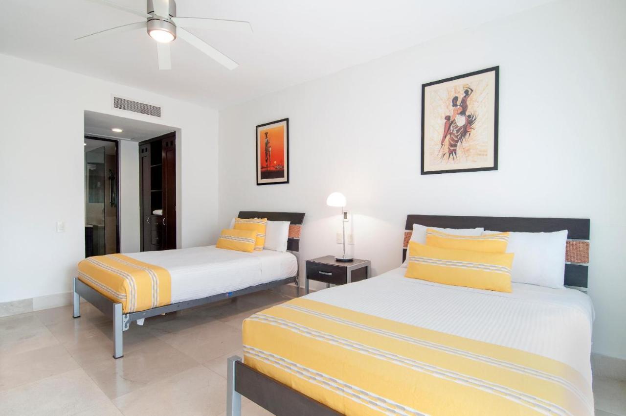 Luxurious & Central Condo In Playa Steps From The Beach Плая-дель-Кармен Экстерьер фото