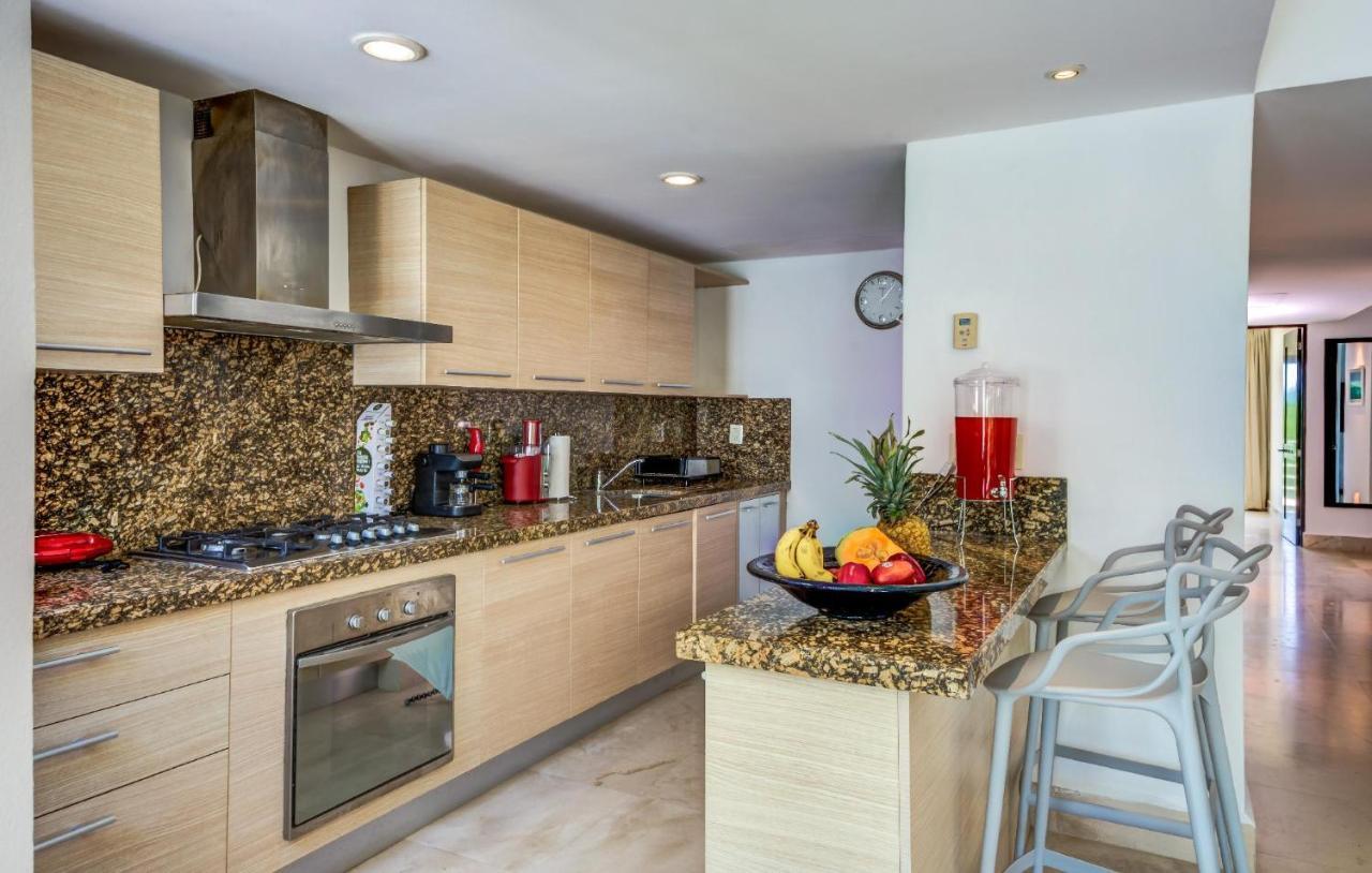 Luxurious & Central Condo In Playa Steps From The Beach Плая-дель-Кармен Экстерьер фото