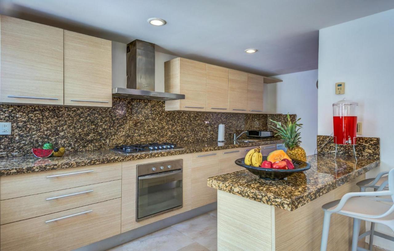 Luxurious & Central Condo In Playa Steps From The Beach Плая-дель-Кармен Экстерьер фото